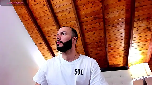 Snapshot of Tom_Bailey chatting on November 1, 2025, 1:02 pm Tom Bailey online show from November 1, 2025, 1:02 pm