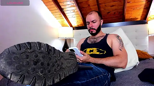 Snapshot of Tom_Bailey chatting on November 2, 2025, 1:24 pm Tom Bailey online show from November 2, 2025, 1:24 pm