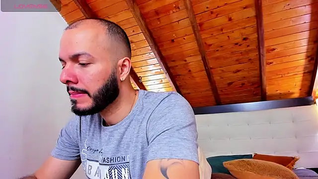 Snapshot of Tom_Bailey chatting on November 6, 2025, 1:01 pm Tom Bailey online show from November 6, 2025, 1:01 pm