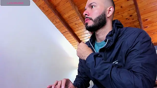 Snapshot of Tom_Bailey chatting on November 7, 2025, 1:11 pm Tom Bailey online show from November 7, 2025, 1:11 pm