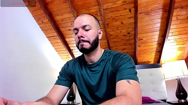 Snapshot of Tom_Bailey chatting on November 8, 2025, 1:11 pm Tom Bailey online show from November 8, 2025, 1:11 pm