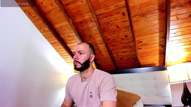 Snapshot of Tom_Bailey chatting on November 11, 2025, 12:49 pm Tom Bailey online show from November 11, 2025, 12:49 pm