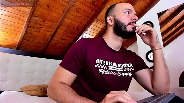 Snapshot of Tom_Bailey chatting on November 22, 2025, 12:37 pm Tom Bailey online show from November 22, 2025, 12:37 pm