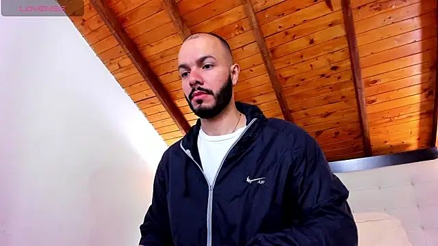 Snapshot of Tom_Bailey chatting on November 30, 2025, 12:42 pm Tom Bailey online show from November 30, 2025, 12:42 pm