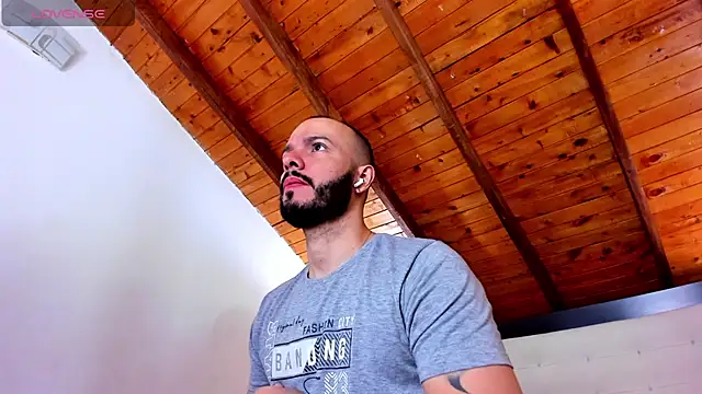 Snapshot of Tom_Bailey chatting on December 2, 2025, 12:32 pm Tom Bailey online show from December 2, 2025, 12:32 pm