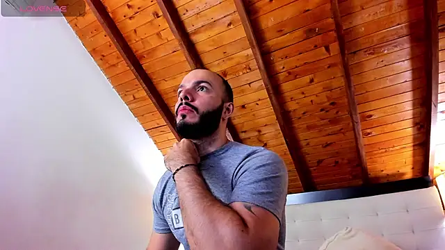 Snapshot of Tom_Bailey chatting on December 15, 2025, 12:20 pm Tom Bailey online show from December 15, 2025, 12:20 pm