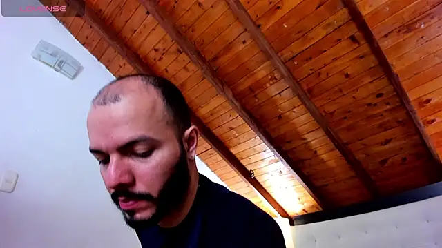 Snapshot of Tom_Bailey chatting on December 16, 2025, 12:32 pm Tom Bailey online show from December 16, 2025, 12:32 pm