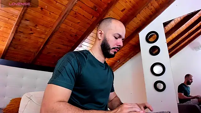 Snapshot of Tom_Bailey chatting on December 18, 2025, 12:44 pm Tom Bailey online show from December 18, 2025, 12:44 pm