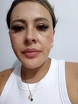 Snapshot of ALONDRAMILF chatting on January 13, 2025, 12:09 am ALONDRAMILF online show from January 13, 2025, 12:09 am