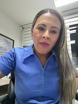 Snapshot of ALONDRAMILF chatting on February 2, 2025, 1:23 am ALONDRAMILF online show from February 2, 2025, 1:23 am