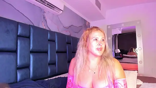 Snapshot of ALONDRAMILF chatting on November 12, 2025, 2:34 am ALONDRAMILF online show from November 12, 2025, 2:34 am