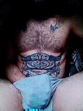 Snapshot of bearguy998 chatting on December 24, 2024, 9:06 am bearguy998 online show from December 24, 2024, 9:06 am