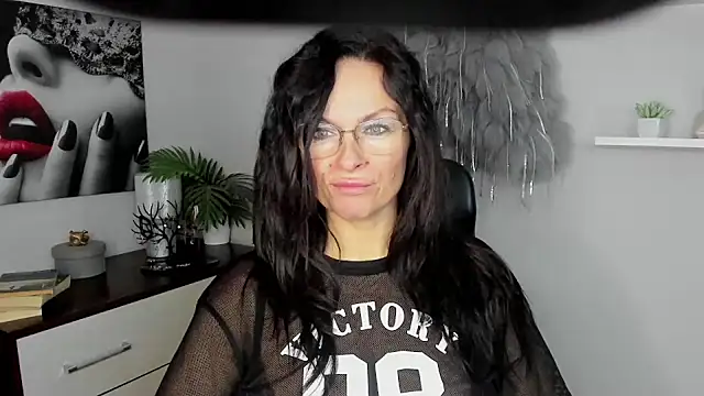 Snapshot of HelenLuxx chatting on January 20, 2025, 6:53 am HelenLuxx online show from January 20, 2025, 6:53 am