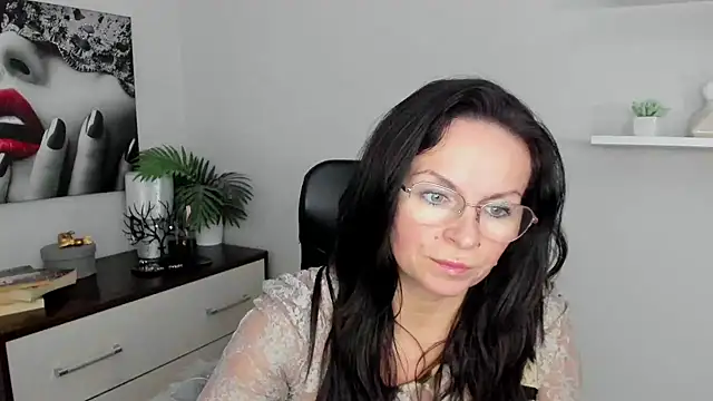 Snapshot of HelenLuxx chatting on January 23, 2025, 1:13 pm HelenLuxx online show from January 23, 2025, 1:13 pm