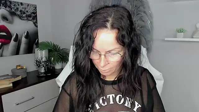 Snapshot of HelenLuxx chatting on January 25, 2025, 7:49 am HelenLuxx online show from January 25, 2025, 7:49 am