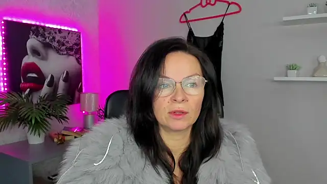 Snapshot of HelenLuxx chatting on February 2, 2025, 7:41 am HelenLuxx online show from February 2, 2025, 7:41 am