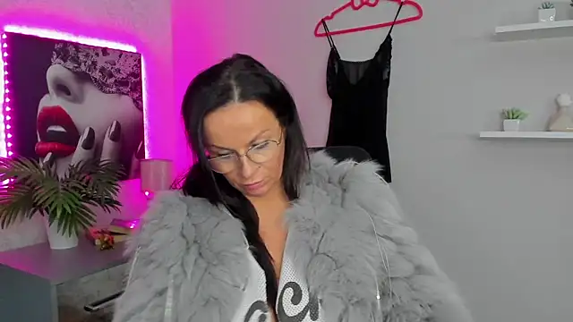 Snapshot of HelenLuxx chatting on February 2, 2025, 1:52 pm HelenLuxx online show from February 2, 2025, 1:52 pm