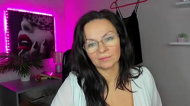 Snapshot of HelenLuxx chatting on February 5, 2025, 1:44 pm HelenLuxx online show from February 5, 2025, 1:44 pm