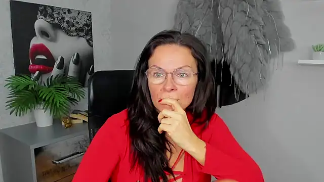 Snapshot of HelenLuxx chatting on February 11, 2025, 6:40 am HelenLuxx online show from February 11, 2025, 6:40 am