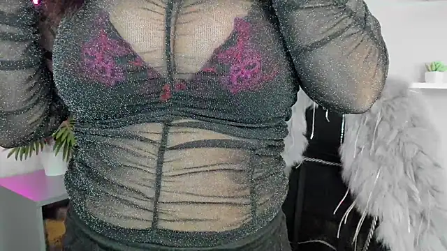 Snapshot of HelenLuxx chatting on February 12, 2025, 9:42 am HelenLuxx online show from February 12, 2025, 9:42 am