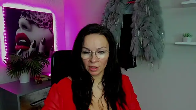 Snapshot of HelenLuxx chatting on February 14, 2025, 6:34 am HelenLuxx online show from February 14, 2025, 6:34 am