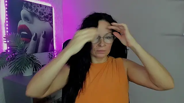 Snapshot of HelenLuxx chatting on September 25, 2025, 5:33 am HelenLuxx online show from September 25, 2025, 5:33 am