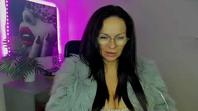 Snapshot of HelenLuxx chatting on September 26, 2025, 5:50 pm HelenLuxx online show from September 26, 2025, 5:50 pm