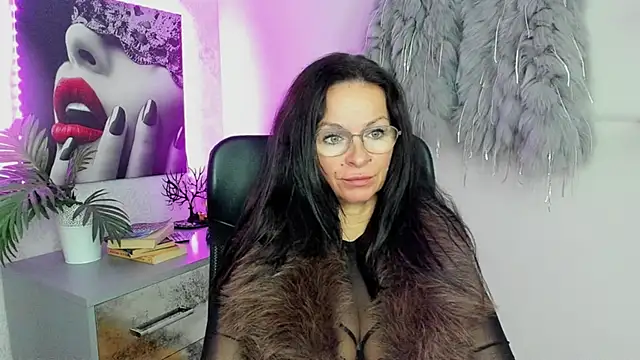 Snapshot of HelenLuxx chatting on October 7, 2025, 7:05 am HelenLuxx online show from October 7, 2025, 7:05 am