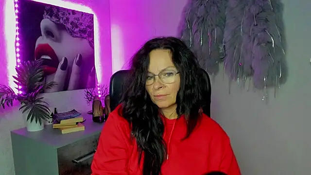 Snapshot of HelenLuxx chatting on October 16, 2025, 5:47 pm HelenLuxx online show from October 16, 2025, 5:47 pm