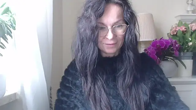 Snapshot of HelenLuxx chatting on October 27, 2025, 7:12 am HelenLuxx online show from October 27, 2025, 7:12 am