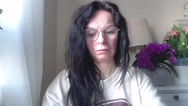 Snapshot of HelenLuxx chatting on October 29, 2025, 7:10 am HelenLuxx online show from October 29, 2025, 7:10 am