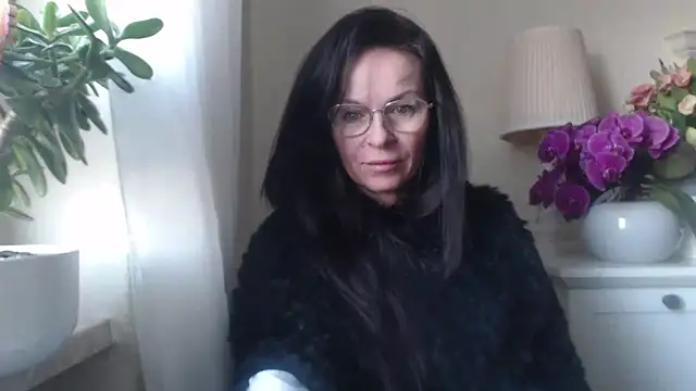 Snapshot of HelenLuxx chatting on November 5, 2025, 7:08 am HelenLuxx online show from November 5, 2025, 7:08 am