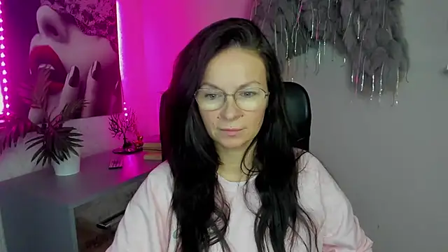 Snapshot of HelenLuxx chatting on November 19, 2025, 9:09 am HelenLuxx online show from November 19, 2025, 9:09 am