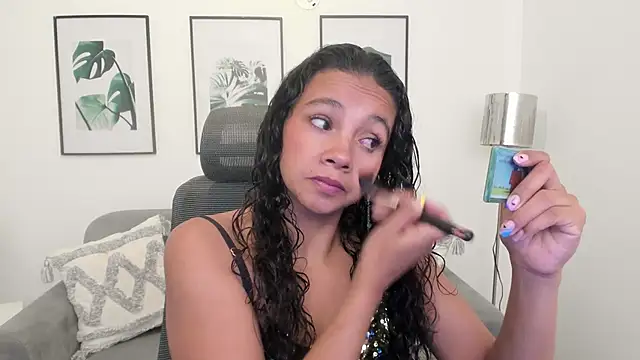 Snapshot of leslyflorez chatting on February 14, 2025, 9:21 pm leslyflorez online show from February 14, 2025, 9:21 pm