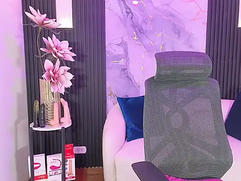 Snapshot of leslyflorez chatting on September 20, 2025, 4:35 am leslyflorez online show from September 20, 2025, 4:35 am