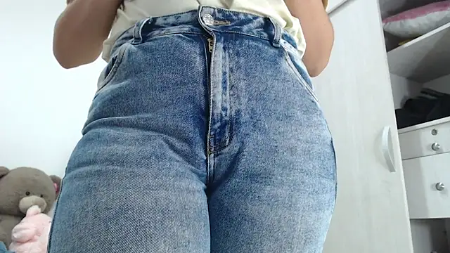 Snapshot of Amelia_Debora_Antonella chatting on October 23, 2025, 12:59 pm Amelia Debora Antonella online show from October 23, 2025, 12:59 pm