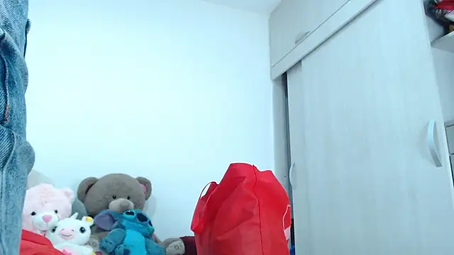 Snapshot of Amelia_Debora_Antonella chatting on November 1, 2025, 12:40 pm Amelia Debora Antonella online show from November 1, 2025, 12:40 pm