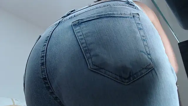 Snapshot of Amelia_Debora_Antonella chatting on November 11, 2025, 1:11 pm Amelia Debora Antonella online show from November 11, 2025, 1:11 pm