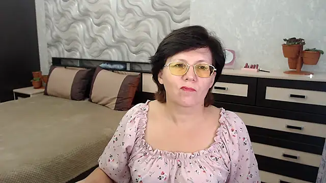 Snapshot of VitaCharm chatting on December 2, 2024, 1:36 am VitaCharm online show from December 2, 2024, 1:36 am