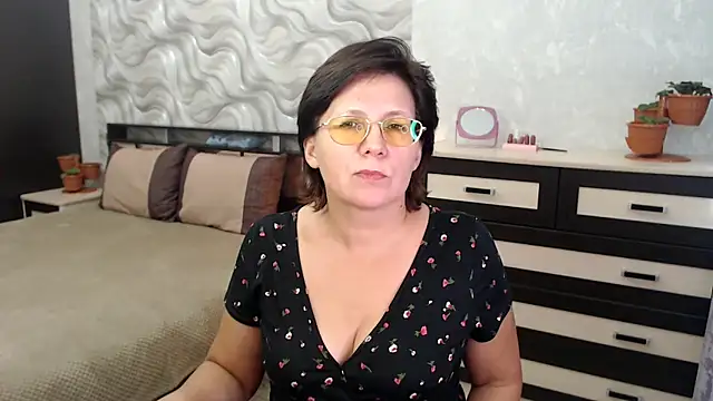 Snapshot of VitaCharm chatting on December 6, 2024, 7:45 pm VitaCharm online show from December 6, 2024, 7:45 pm