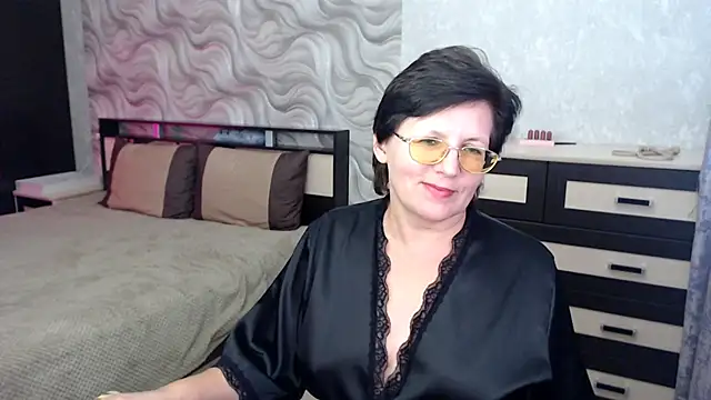 Snapshot of VitaCharm chatting on February 24, 2025, 10:25 pm VitaCharm online show from February 24, 2025, 10:25 pm