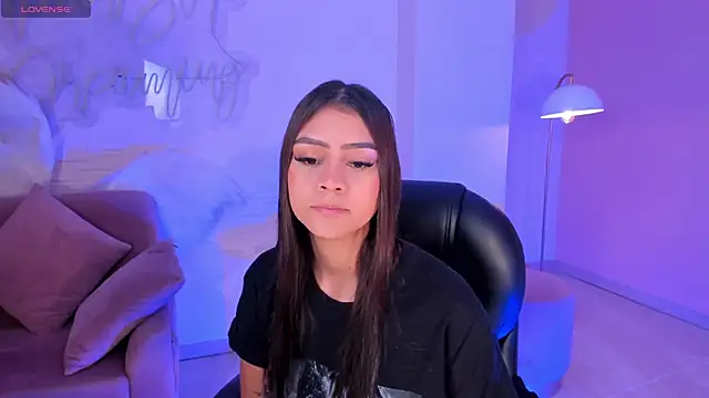 Snapshot of AllyJensen chatting on February 8, 2025, 9:35 am AllyJensen online show from February 8, 2025, 9:35 am