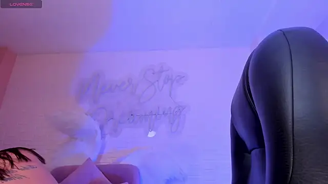 Snapshot of AllyJensen chatting on February 9, 2025, 9:05 am AllyJensen online show from February 9, 2025, 9:05 am