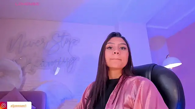 Snapshot of AllyJensen chatting on February 10, 2025, 3:24 am AllyJensen online show from February 10, 2025, 3:24 am