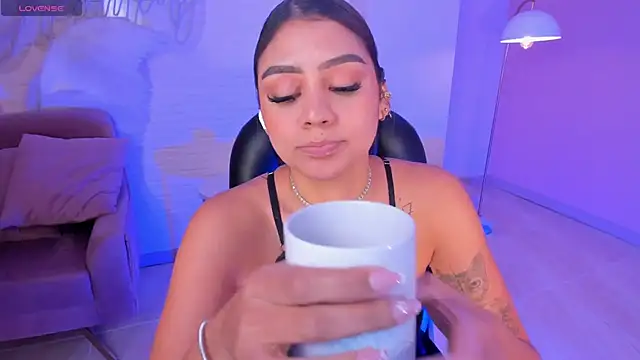 Snapshot of AllyJensen chatting on February 12, 2025, 1:06 pm AllyJensen online show from February 12, 2025, 1:06 pm