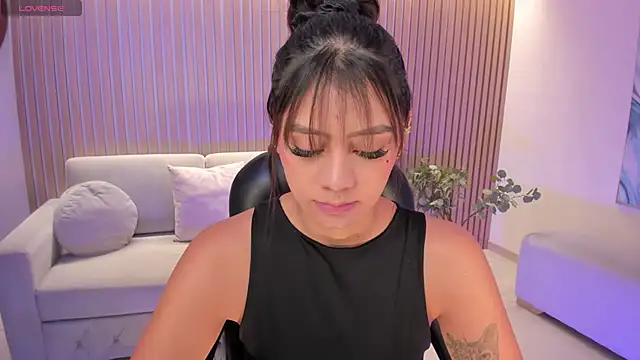 Snapshot of AllyJensen chatting on March 7, 2025, 11:07 am AllyJensen online show from March 7, 2025, 11:07 am