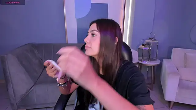 Snapshot of AllyJensen chatting on March 11, 2025, 11:01 am AllyJensen online show from March 11, 2025, 11:01 am