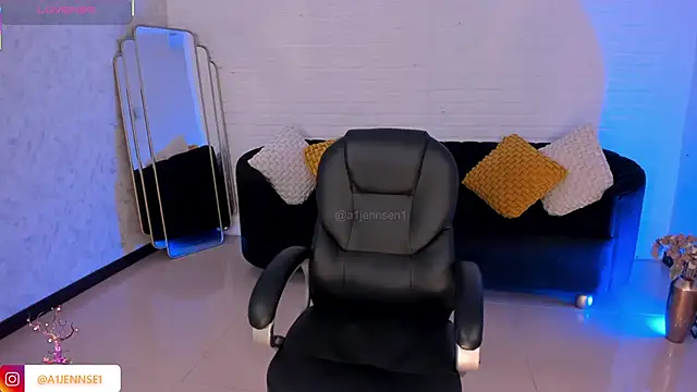 Snapshot of AllyJensen chatting on October 7, 2025, 10:34 am AllyJensen online show from October 7, 2025, 10:34 am