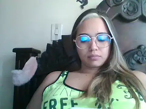 Snapshot of trianabell chatting on January 23, 2025, 7:51 pm trianabell online show from January 23, 2025, 7:51 pm