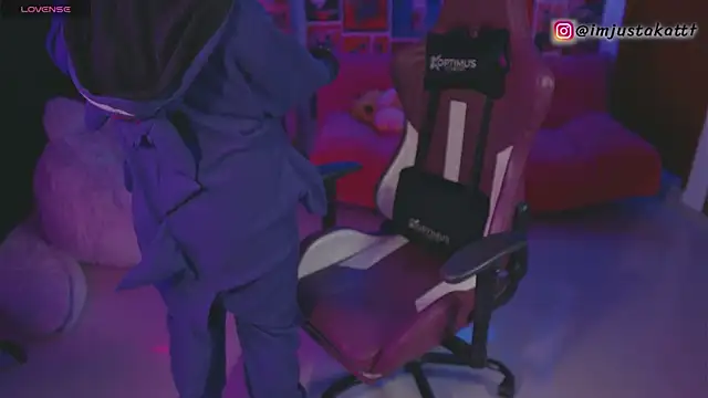 Snapshot of sensualkattt chatting on November 19, 2025, 1:38 am sensualkattt online show from November 19, 2025, 1:38 am